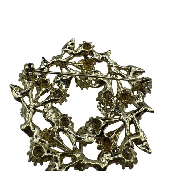 Vintage Gold Tone Wreath Brooch Blue Rhinestones Christmas Holiday Leaves - Picture 7 of 9